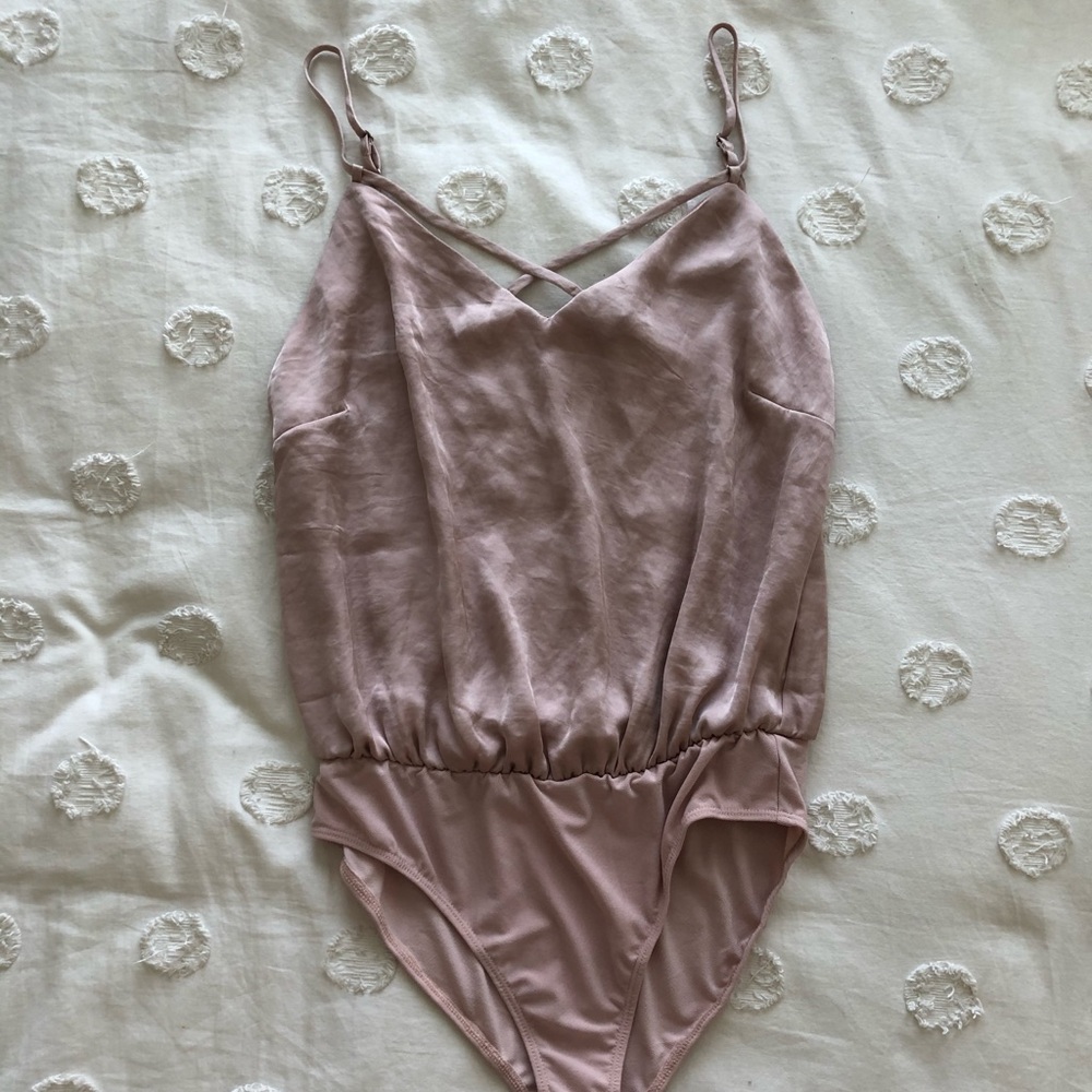 NWT Forever 21 V-Neck Cami Bodysuit in Pink Silk
